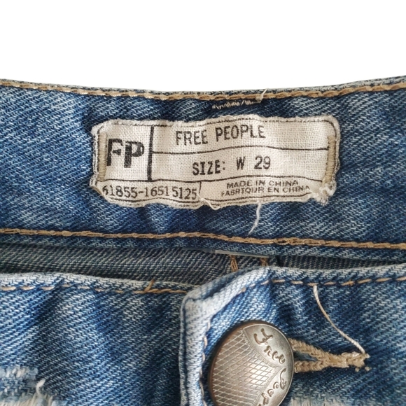 Free People Dolphin Ripped Denim True Blue Jean Shorts 29 Distressed Festival - Picture 9 of 15